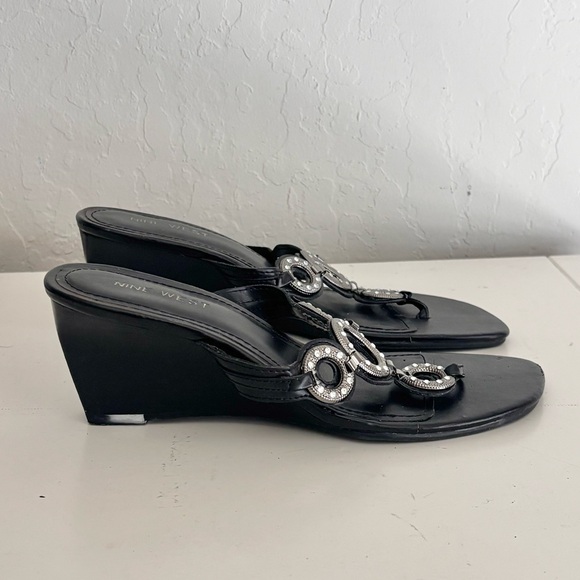 Nine West Rhinestone Medallion Black Wedge Sandals, Women’s 7 - Picture 4 of 8